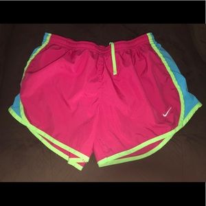 NIKE SHORTS